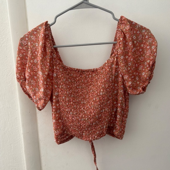 Love tree crop w/cinch front - Picture 3 of 3